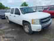 2007 Chevrolet Silverado 1500 1LT z VIN 3GCEK13M27G503233, wystawiony jako IAAI lot #42487465 z przebiegiem 220 704 mil mil oraz . Historia ofert i sprzedaży dostępna na DreamBid. Obrazek 1.