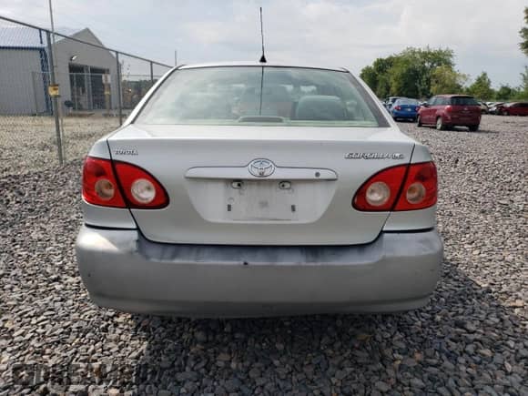 2005 Toyota Corolla CE z VIN 1NXBR32E15Z563949, wystawiony jako Copart lot #69611405 z przebiegiem 142 223 mil mil oraz Szkoda całkowita • Salvage title. Historia ofert i sprzedaży dostępna na DreamBid. Obrazek 6.
