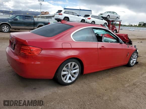 2012 BMW 3 Series 328i xDrive с VIN WBAKF3C51CE974686, выставлен на аукционе Copart как лот 84614315 с пробегом Не указан миль и Списание • Salvage title. История ставок и продаж доступна на DreamBid. Изображение 3.