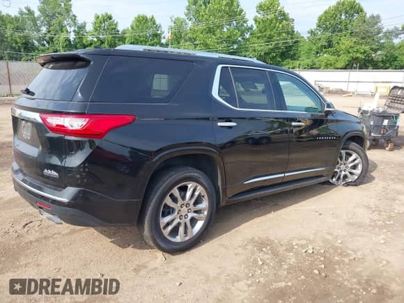 2021 Chevrolet Traverse High Country z VIN 1GNEVNKW9MJ250043, wystawiony jako IAAI lot #42769955 z przebiegiem 33 010 mil mil oraz . Historia ofert i sprzedaży dostępna na DreamBid. Obrazek 4.
