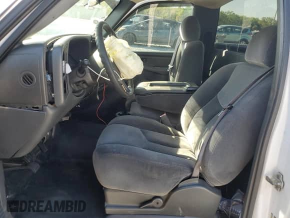2005 GMC Sierra 1500 Work Truck z VIN 1GTEC14X25Z154738, wystawiony jako Copart lot #48049285 z przebiegiem Nie podano mil oraz Szkoda całkowita • Salvage title. Historia ofert i sprzedaży dostępna na DreamBid. Obrazek 7.