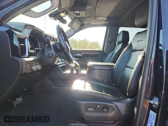 2023 GMC Sierra 1500 Denali z VIN 3GTUUGED6PG252528, wystawiony jako Copart lot #69630655 z przebiegiem 22 590 mil mil oraz Nie do naprawy • Non repairable. Historia ofert i sprzedaży dostępna na DreamBid. Obrazek 7.