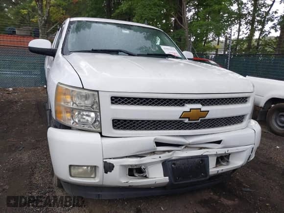 2011 Chevrolet Silverado 1500 LT with VIN 1GCRKSE3XBZ362836, listed as a IAAI auction lot 43091610 with 177,152 mi miles and . Bid and sale history available at DreamBid. Image 6.