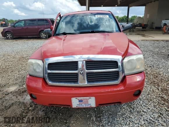 2005 Dodge Dakota SLT z VIN 1D7HE42K35S198472, wystawiony jako Copart lot #61373505 z przebiegiem 180 504 mil mil oraz Szkoda całkowita • Salvage title. Historia ofert i sprzedaży dostępna na DreamBid. Obrazek 5.