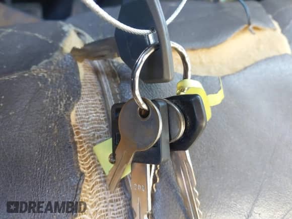 1998 Dodge 2500 z VIN 1B7KF236XWJ242400, wystawiony jako IAAI lot #42733917 z przebiegiem 289 749 mil mil oraz . Historia ofert i sprzedaży dostępna na DreamBid. Obrazek 11.