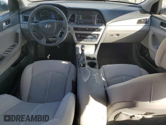 2017 Hyundai Sonata SE z VIN 5NPE24AF8HH560387, wystawiony jako Copart lot #85712635 z przebiegiem 122 284 mil mil oraz Szkoda całkowita • Salvage title. Historia ofert i sprzedaży dostępna na DreamBid. Obrazek 8.