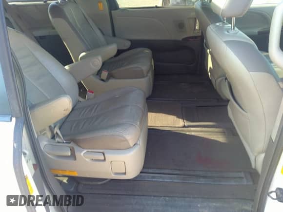 2014 Toyota Sienna XLE с VIN 5TDYK3DC3ES491381, выставлен на аукционе IAAI как лот 41803362 с пробегом 253 940 миль миль и . История ставок и продаж доступна на DreamBid. Изображение 8.