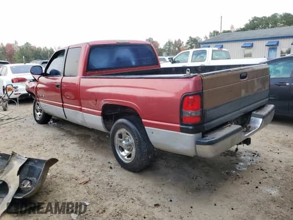 1999 Dodge 1500 z VIN 3B7HC12Y9XG132893, wystawiony jako Copart lot #84658994 z przebiegiem Nie podano mil oraz Nie do naprawy • Non repairable. Historia ofert i sprzedaży dostępna na DreamBid. Obrazek 2.