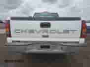2002 Chevrolet Silverado 1500 z VIN 1GCEC14W32Z142164, wystawiony jako Copart lot #58081025 z przebiegiem 162 501 mil mil oraz Szkoda całkowita • Salvage title. Historia ofert i sprzedaży dostępna na DreamBid. Obrazek 6.
