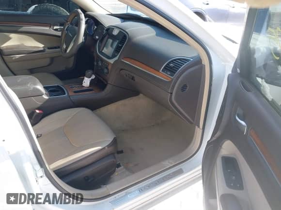 2012 Chrysler 300 C Luxury Series z VIN 2C3CCAPT5CH253894, wystawiony jako IAAI lot #41600825 z przebiegiem 123 357 mil mil oraz . Historia ofert i sprzedaży dostępna na DreamBid. Obrazek 5.