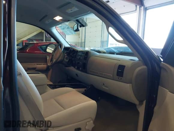 2008 GMC Sierra 1500 SLT z VIN 2GTEK19J781121996, wystawiony jako IAAI lot #41677563 z przebiegiem 115 266 mil mil oraz . Historia ofert i sprzedaży dostępna na DreamBid. Obrazek 5.