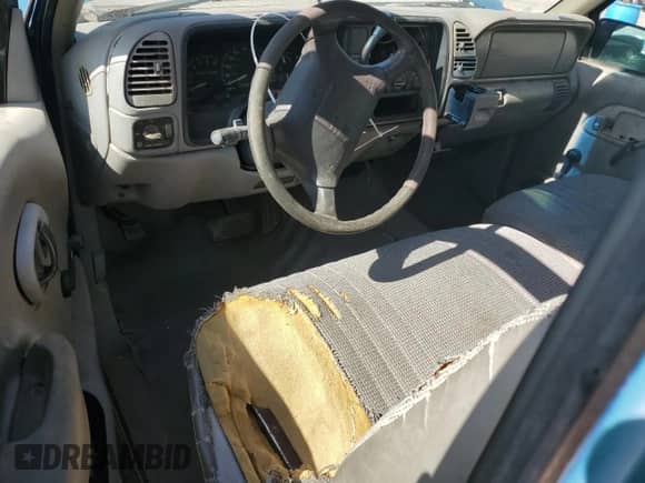 1997 GMC Sierra 1500 z VIN 1GTEC19R1VE528502, wystawiony jako Copart lot #65173775 z przebiegiem 153 295 mil mil oraz Szkoda całkowita • Salvage title. Historia ofert i sprzedaży dostępna na DreamBid. Obrazek 8.