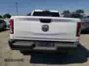 2024 Ram 1500 Tradesman z VIN 1C6SRECG3RN194874, wystawiony jako Copart lot #69112194 z przebiegiem 6 304 mil mil oraz Szkoda całkowita • Salvage title. Historia ofert i sprzedaży dostępna na DreamBid. Obrazek 6.