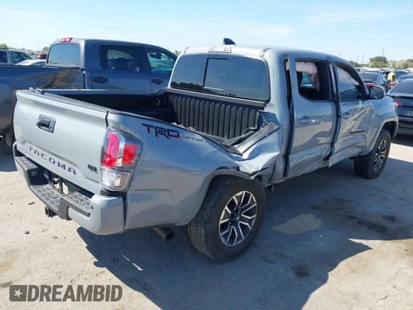 2021 Toyota Tacoma SR5 z VIN 5TFAZ5CN4MX097831, wystawiony jako IAAI lot #43320227 z przebiegiem 31 588 mil mil oraz . Historia ofert i sprzedaży dostępna na DreamBid. Obrazek 4.