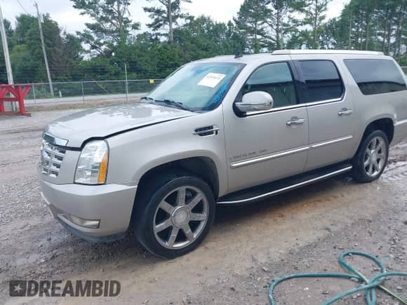 2008 Cadillac Escalade ESV с VIN 1GYFK66808R144573, выставлен на аукционе IAAI как лот 42534674 с пробегом 207 556 миль миль и . История ставок и продаж доступна на DreamBid. Изображение 2.