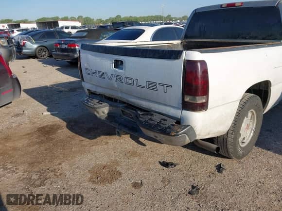 2001 GMC Sierra 1500 SL z VIN 1GTEC14V81Z333066, wystawiony jako IAAI lot #41959464 z przebiegiem 417 637 mil mil oraz . Historia ofert i sprzedaży dostępna na DreamBid. Obrazek 14.