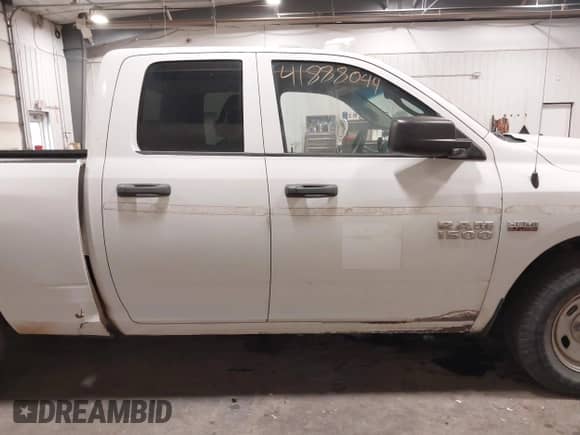 2014 Ram 1500 Express z VIN 1C6RR7FT5ES323647, wystawiony jako IAAI lot #41888044 z przebiegiem 184 317 mil mil oraz . Historia ofert i sprzedaży dostępna na DreamBid. Obrazek 14.