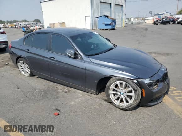 2017 BMW 3 Series 320i xDrive z VIN WBA8E5G31HNU44128, wystawiony jako Copart lot #70943715 z przebiegiem 53 725 mil mil oraz Szkoda całkowita • Salvage title. Historia ofert i sprzedaży dostępna na DreamBid. Obrazek 4.