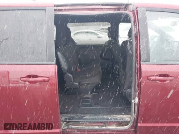 2018 Dodge Grand Caravan SE Plus с VIN 2C4RDGBG4JR152644, выставлен на аукционе IAAI как лот 41817835 с пробегом 103 222 миль миль и . История ставок и продаж доступна на DreamBid. Изображение 8.