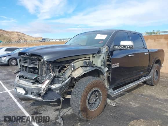 2017 Ram 1500 Laramie z VIN 1C6RR7NMXHS877362, wystawiony jako IAAI lot #41408395 z przebiegiem 142 985 mil mil oraz . Historia ofert i sprzedaży dostępna na DreamBid. Obrazek 18.