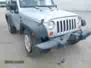 2008 Jeep Wrangler X z VIN 1J4FA24108L632149, wystawiony jako IAAI lot #43272246 z przebiegiem 122 596 mil mil oraz . Historia ofert i sprzedaży dostępna na DreamBid. Obrazek 6.