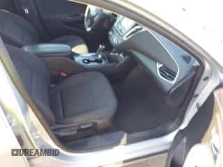 2018 Chevrolet Malibu LT z VIN 1G1ZD5ST6JF146572, wystawiony jako IAAI lot #43148005 z przebiegiem 143 257 mil mil oraz . Historia ofert i sprzedaży dostępna na DreamBid. Obrazek 5.