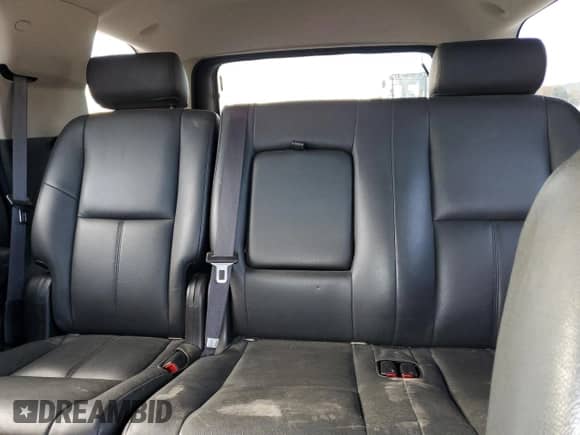 2008 Chevrolet Tahoe LS z VIN 1GNFC13C28R275123, wystawiony jako Copart lot #86784265 z przebiegiem 118 698 mil mil oraz Czysty tytuł • Clean title. Historia ofert i sprzedaży dostępna na DreamBid. Obrazek 10.