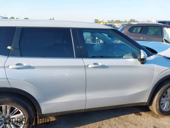 2024 Mitsubishi Outlander ES with VIN JA4J3UA8XRZ060622, listed as a IAAI auction lot 42236110 with 7,164 mi miles and . Bid and sale history available at DreamBid. Image 13.