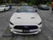 2020 Ford Mustang GT Premium z VIN 1FATP8FF0L5139559, wystawiony jako Copart lot #58771295 z przebiegiem 61 923 mil mil oraz Czysty tytuł • Clean title. Historia ofert i sprzedaży dostępna na DreamBid. Obrazek 5.