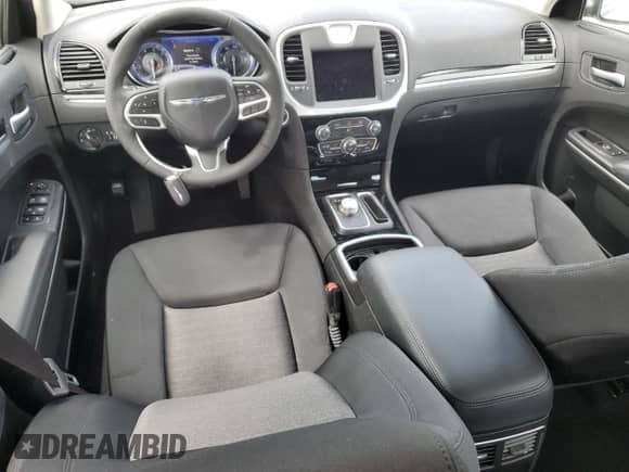 2023 Chrysler 300 Touring z VIN 2C3CCAAG1PH685402, wystawiony jako Copart lot #81105205 z przebiegiem 3 143 mil mil oraz Szkoda całkowita • Salvage title. Historia ofert i sprzedaży dostępna na DreamBid. Obrazek 8.