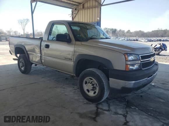2007 Chevrolet Silverado 2500HD Work Truck z VIN 1GCHC24U27E121306, wystawiony jako Copart lot #48504755 z przebiegiem 194 737 mil mil oraz Szkoda całkowita • Salvage title. Historia ofert i sprzedaży dostępna na DreamBid. Obrazek 4.