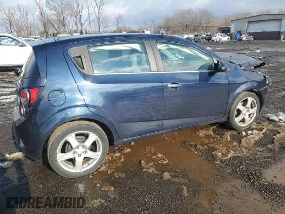 2015 Chevrolet Sonic LTZ z VIN 1G1JF6SB8F4201238, wystawiony jako Copart lot #83118114 z przebiegiem 77 134 mil mil oraz Szkoda całkowita • Salvage title. Historia ofert i sprzedaży dostępna na DreamBid. Obrazek 3.