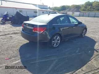 2012 Chevrolet Cruze LTZ z VIN 1G1PH5SCXC7236994, wystawiony jako IAAI lot #43267252 z przebiegiem 232 951 mil mil oraz . Historia ofert i sprzedaży dostępna na DreamBid. Obrazek 4.