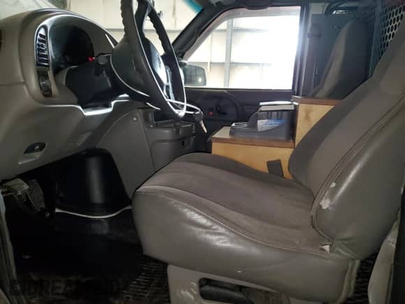 2000 Chevrolet Astro Cargo с VIN 1GCDM19W6YB169121, выставлен на аукционе Copart как лот 85204274 с пробегом 211 783 миль миль и Списание • Salvage title. История ставок и продаж доступна на DreamBid. Изображение 7.