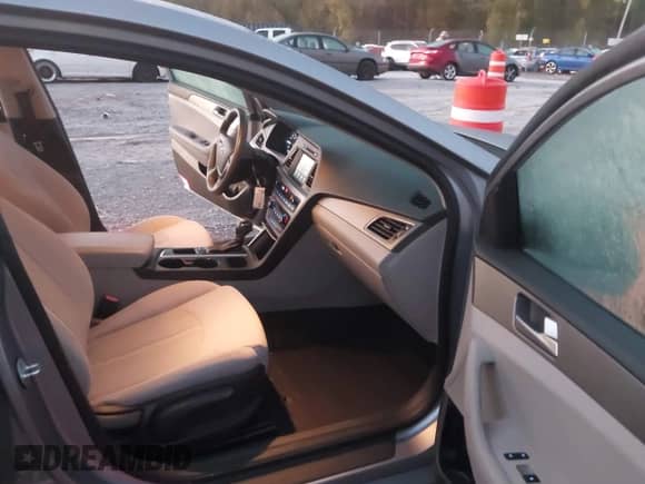 2016 Hyundai Sonata SE с VIN 5NPE24AF1GH305286, выставлен на аукционе IAAI как лот 43438911 с пробегом 88 495 миль миль и . История ставок и продаж доступна на DreamBid. Изображение 5.