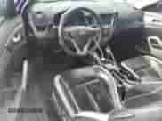 2013 Hyundai Veloster Turbo с VIN KMHTC6AE4DU164234, выставлен на аукционе Copart как лот 86467275 с пробегом 168 773 миль миль и Списание • Salvage title. История ставок и продаж доступна на DreamBid. Изображение 8.