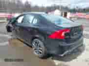 2018 Volvo S60 Dynamic с VIN YV140MTLXJ2459745, выставлен на аукционе IAAI как лот 41988052 с пробегом 133 268 миль миль и . История ставок и продаж доступна на DreamBid. Изображение 3.