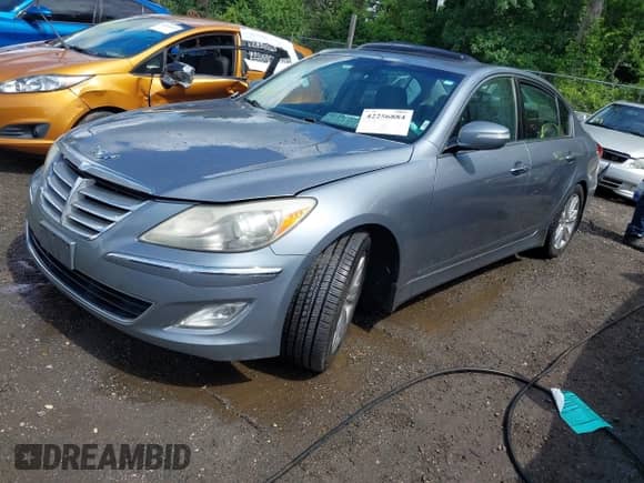 2014 Hyundai Genesis 3.8L z VIN KMHGC4DD0EU260386, wystawiony jako IAAI lot #42256884 z przebiegiem 132 926 mil mil oraz . Historia ofert i sprzedaży dostępna na DreamBid. Obrazek 2.