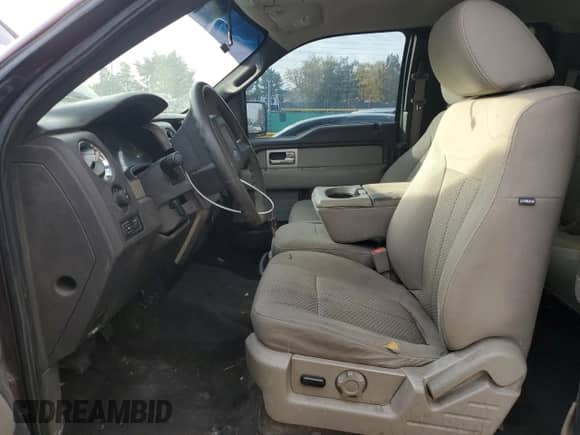 2010 Ford F-150 XL z VIN 1FTEX1E89AFA98028, wystawiony jako Copart lot #89929915 z przebiegiem 244 127 mil mil oraz Czysty tytuł • Clean title. Historia ofert i sprzedaży dostępna na DreamBid. Obrazek 7.