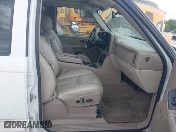 2005 Chevrolet Suburban Z71 z VIN 3GNFK16Z75G132845, wystawiony jako IAAI lot #42895816 z przebiegiem 150 473 mil mil oraz . Historia ofert i sprzedaży dostępna na DreamBid. Obrazek 5.