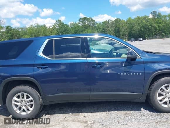 2022 Chevrolet Traverse LS z VIN 1GNEVFKW5NJ100986, wystawiony jako IAAI lot #42254550 z przebiegiem Nie podano mil oraz . Historia ofert i sprzedaży dostępna na DreamBid. Obrazek 13.