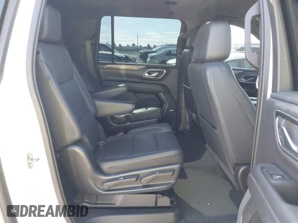 2021 Chevrolet Suburban LT z VIN 1GNSCCKD4MR308637, wystawiony jako IAAI lot #41275312 z przebiegiem 84 833 mil mil oraz . Historia ofert i sprzedaży dostępna na DreamBid. Obrazek 8.