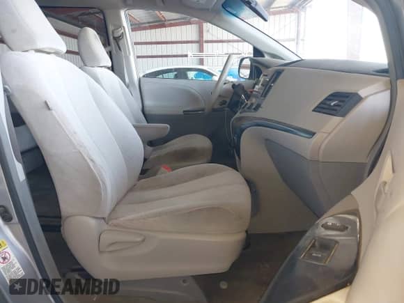 2012 Toyota Sienna z VIN 5TDKA3DC2CS013412, wystawiony jako IAAI lot #43273974 z przebiegiem 193 603 mil mil oraz . Historia ofert i sprzedaży dostępna na DreamBid. Obrazek 5.