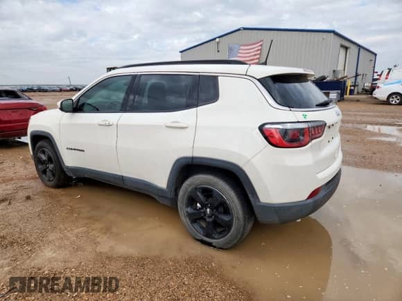 2018 Jeep Compass Latitude z VIN 3C4NJCBB9JT108608, wystawiony jako Copart lot #62002645 z przebiegiem 116 450 mil mil oraz Czysty tytuł • Clean title. Historia ofert i sprzedaży dostępna na DreamBid. Obrazek 2.