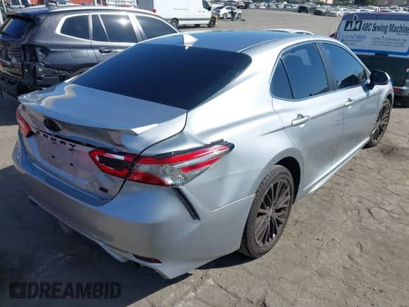 2019 Toyota Camry SE z VIN 4T1B11HK0KU271598, wystawiony jako IAAI lot #43243266 z przebiegiem 113 881 mil mil oraz . Historia ofert i sprzedaży dostępna na DreamBid. Obrazek 4.
