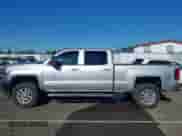 2015 Chevrolet Silverado 2500HD LT z VIN 1GC1KVE83FF653342, wystawiony jako IAAI lot #41970275 z przebiegiem 130 535 mil mil oraz . Historia ofert i sprzedaży dostępna na DreamBid. Obrazek 15.