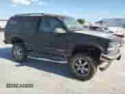 1995 Chevrolet Tahoe z VIN 1GNEK13K7SJ384298, wystawiony jako Copart lot #66492895 z przebiegiem 155 198 mil mil oraz Szkoda całkowita • Salvage title. Historia ofert i sprzedaży dostępna na DreamBid. Obrazek 4.