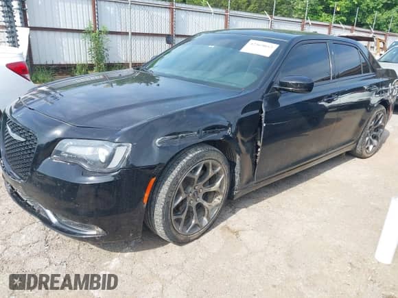 2018 Chrysler 300 S с VIN 2C3CCABG4JH239945, выставлен на аукционе IAAI как лот 42469052 с пробегом 84 412 миль миль и . История ставок и продаж доступна на DreamBid. Изображение 2.