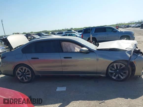 2024 BMW 7 Series 740i с VIN WBA23EH02RCP35525, выставлен на аукционе IAAI как лот 41992914 с пробегом Не указан миль и . История ставок и продаж доступна на DreamBid. Изображение 13.