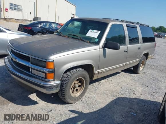 1999 Chevrolet Suburban with VIN 3GNEC16R2XG210654, listed as a IAAI auction lot 42626389 with 198,344 mi miles and . Bid and sale history available at DreamBid. Image 2.